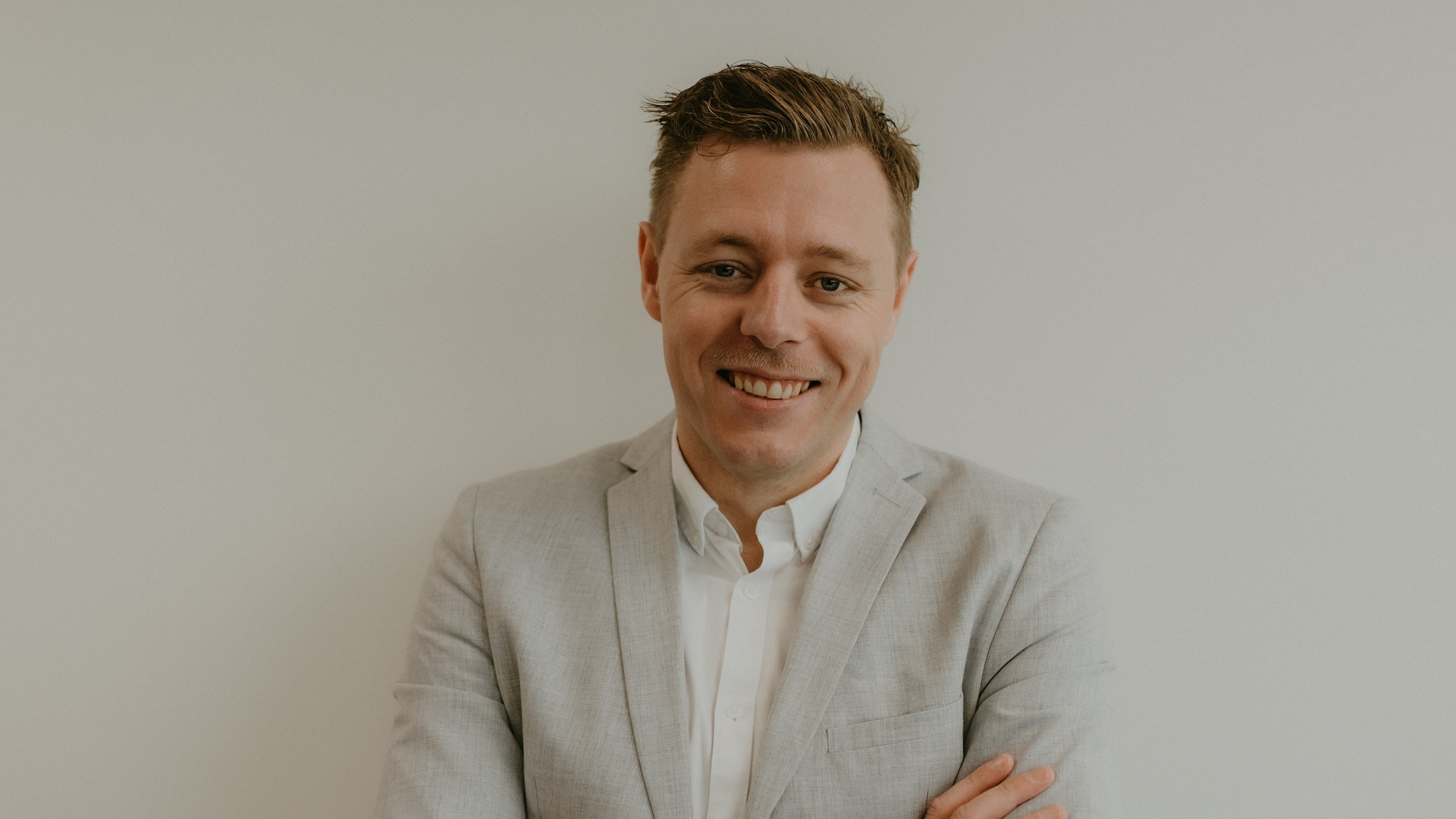 Arbeidsrechtjurist Bastiaan van Rossum adviseert opdrachtgevers om contract en dagelijkse werkpraktijk goed op elkaar te laten aansluiten. Foto: Joyphotography