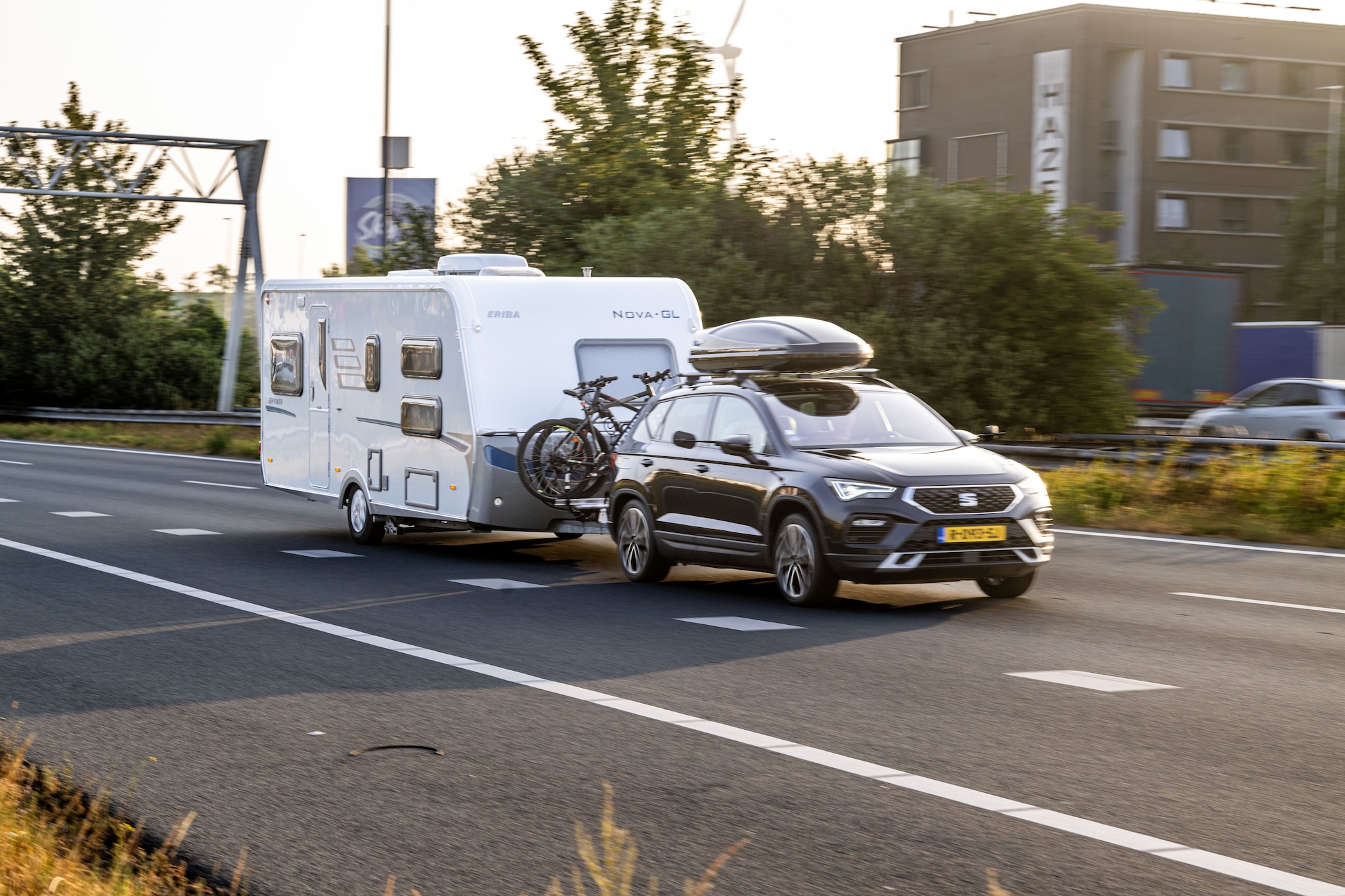 Altijd weer die Nederlanders met hun caravan. Waar komt die liefde toch vandaan?