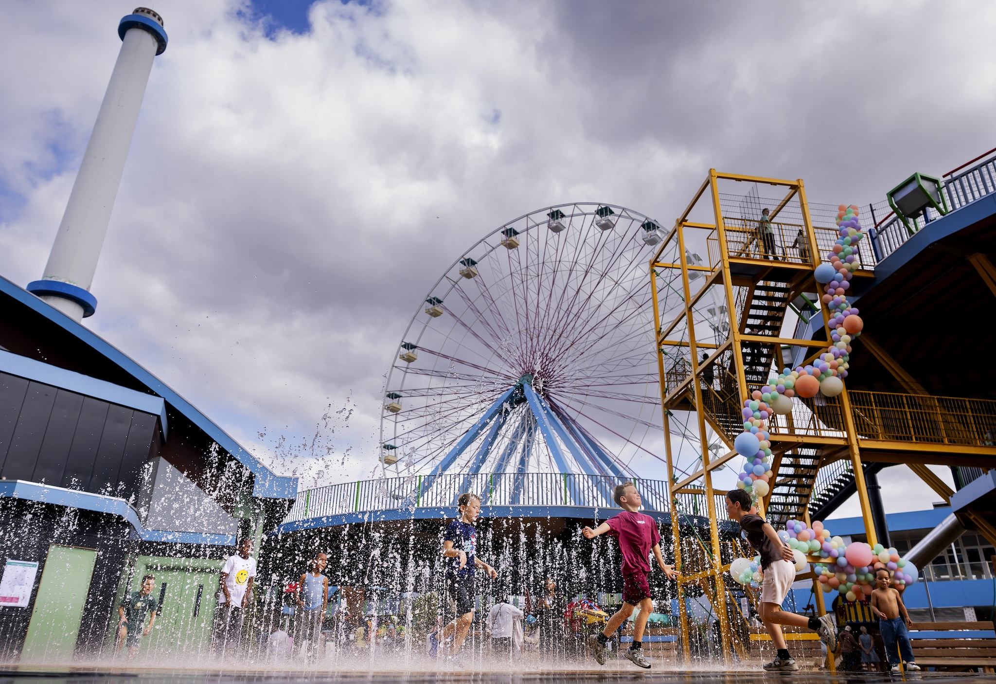 Kinderen spelen in het net geopende pretpark Spelen bij Beelen. Foto: ANP