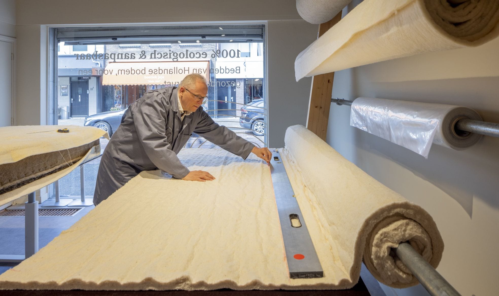 Arend Vaders aan het werk in het atelier van Bedaffair. Eigen foto