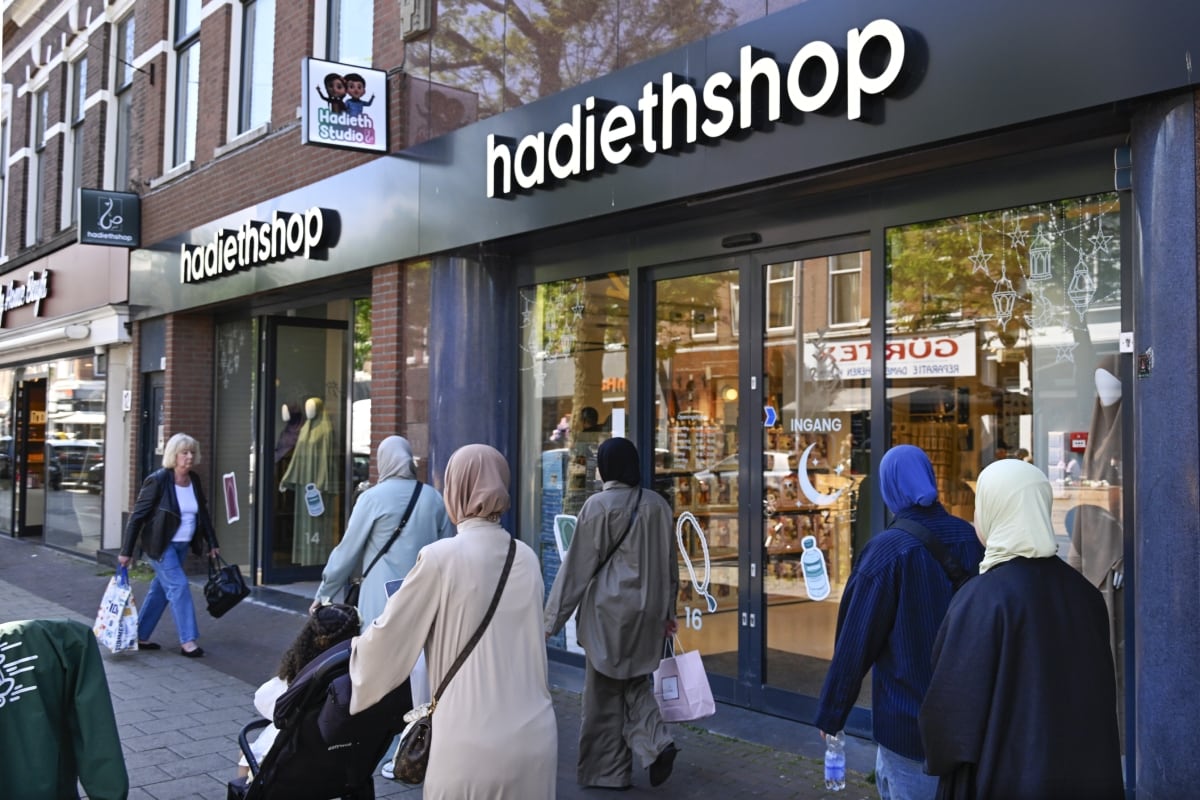 De Hadiethshop, een soort Bruna voor Moslims, heeft meerdere locaties in Nederland. Waaronder in de Zwart Janstraat in Rotterdam.