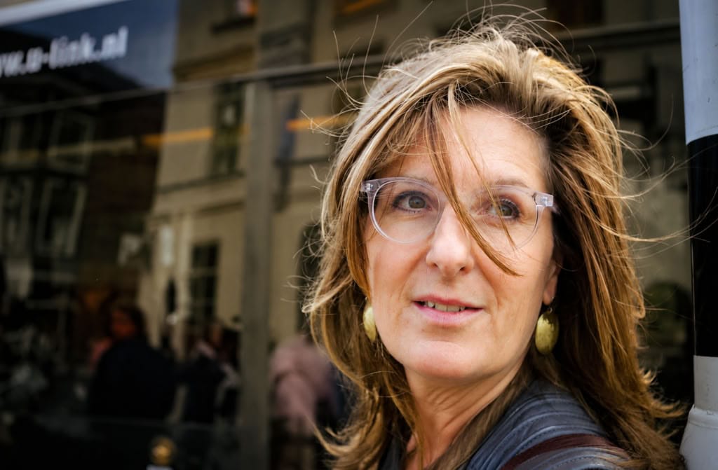 Regisseur Maartje Bakers (foto ingekleurd met behulp van AI). Jillis Molenaar