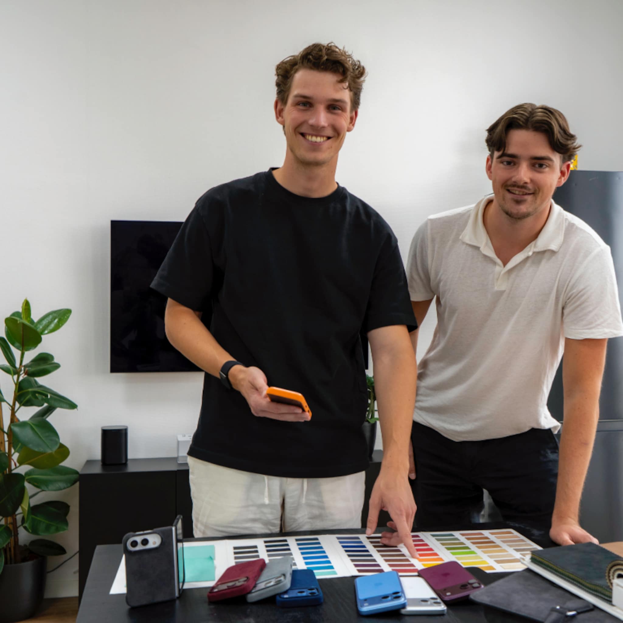 alcanside telefoonhoesjes alcantara iphone 18 jelle som willem neelissen
