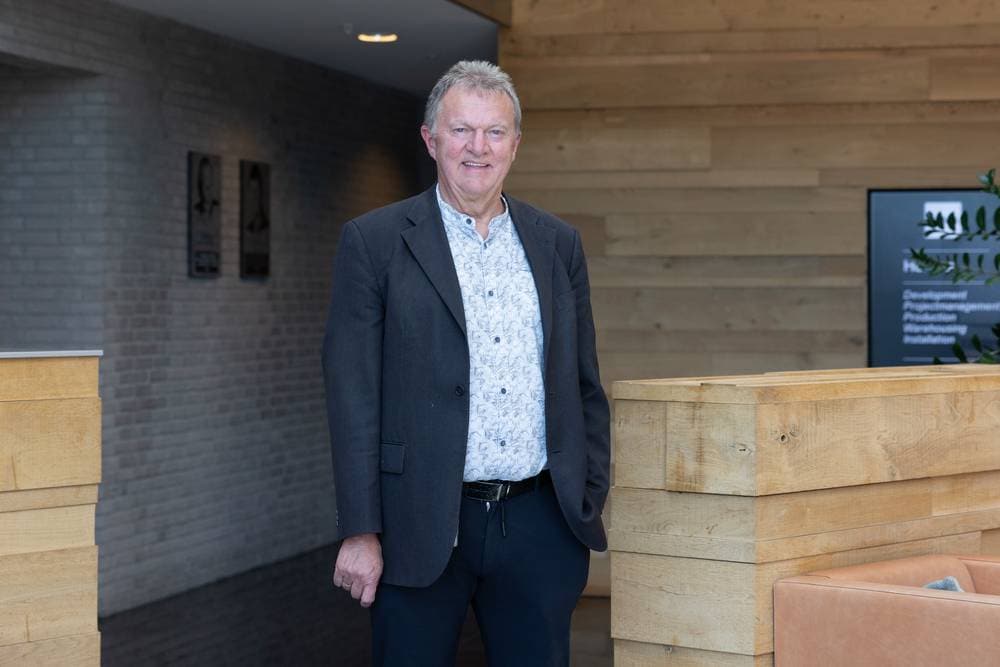 Ceo Rien Koopman van HEMI bij entree van zijn bedrijf.