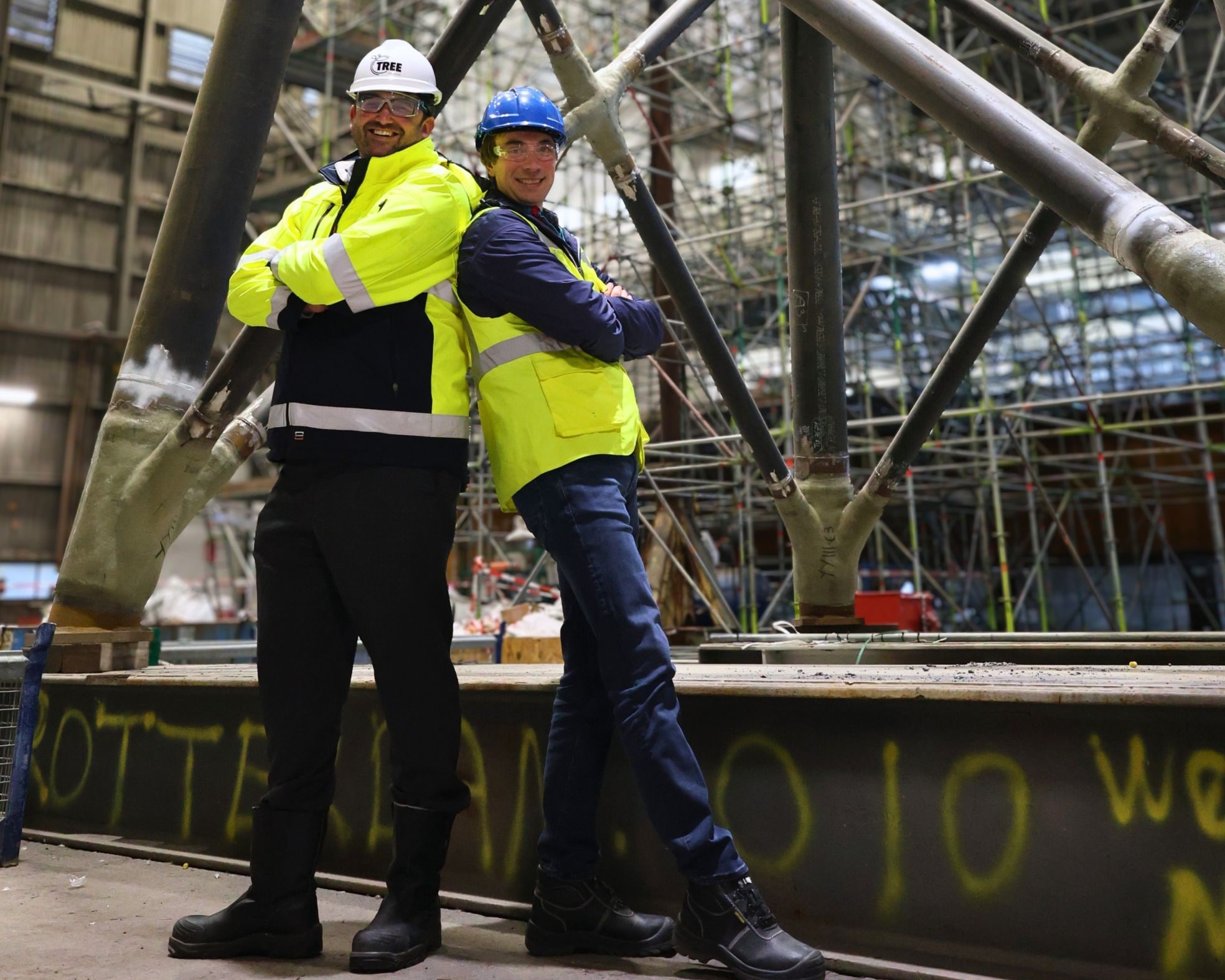 De winnaar van de KVK Innovatie Top 100 2025, ceo en medeoprichter Maxim Segeren (links) en mede-oprichter en uitvinder van de techniek Marko Pavlovic (rechts), van Tree Composites uit Delft. Foto: KVK