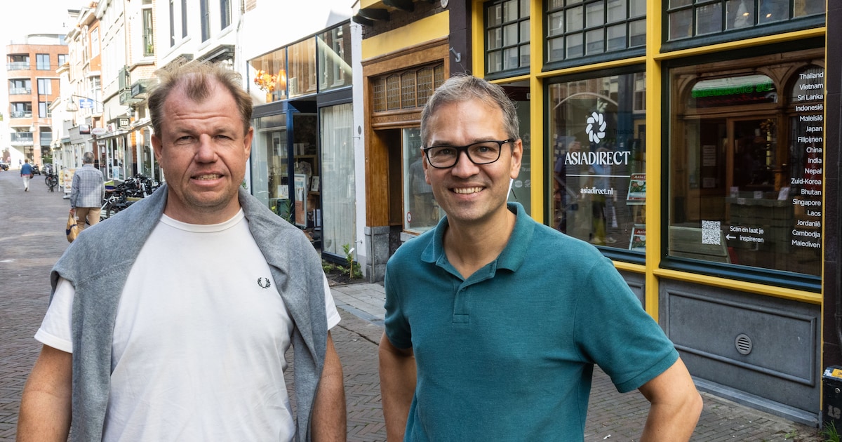 Reisbureaus verdwijnen uit het straatbeeld, maar Tim en Rutger kiezen bewust voor een winkel