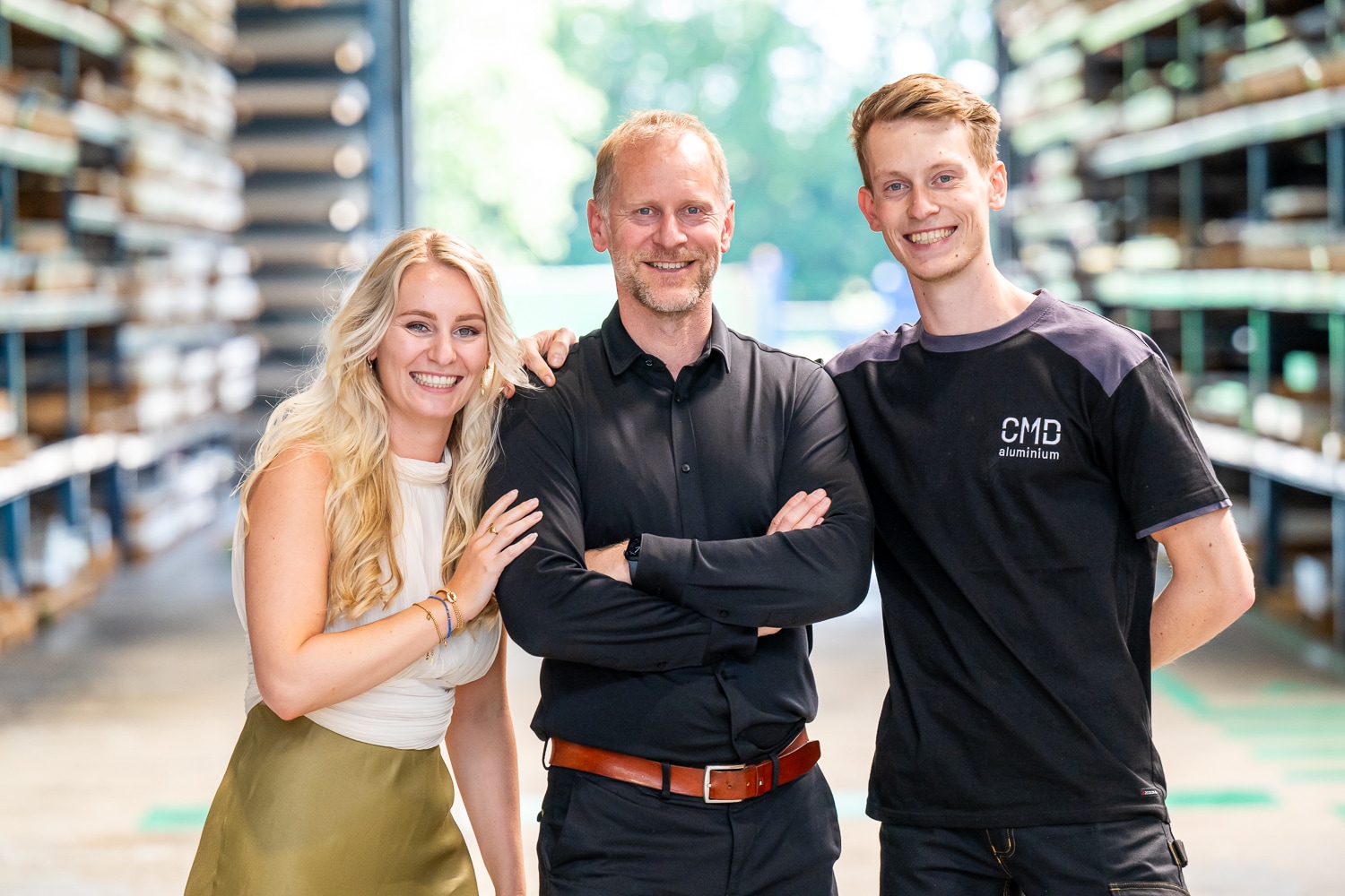 Henk van der Blij, oprichter van CMD Aluminium. Links zijn dochter Vivian en rechts zoon Thom. Foto: Marcel Jurian de Jong