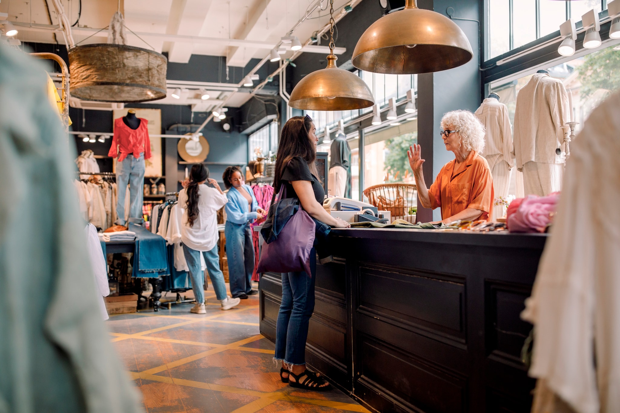Veel retailbedrijven geven hun werknemers een personeelskorting.