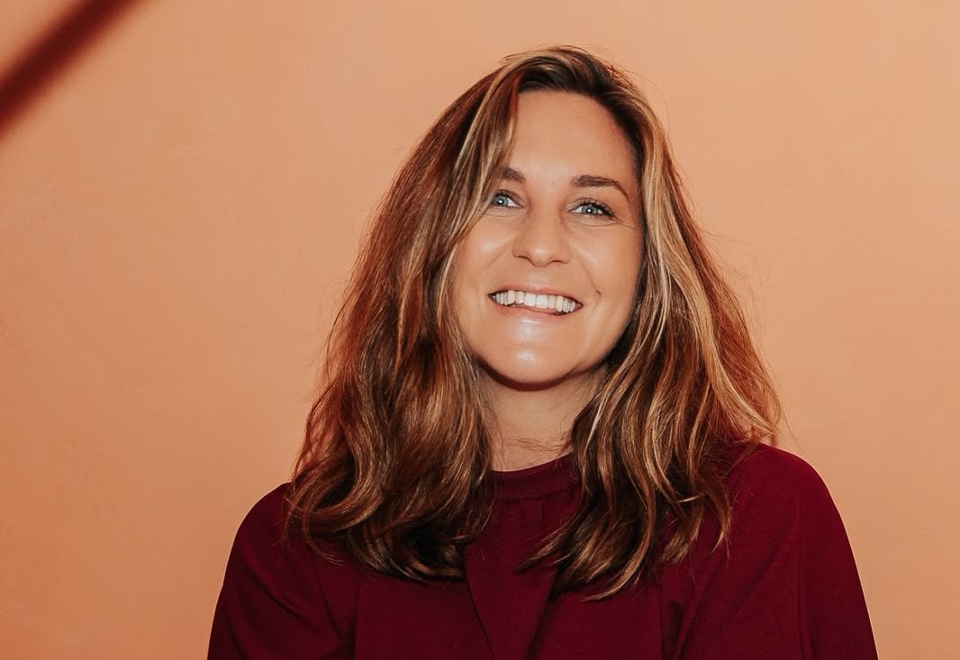 Ambre van den Berg begon ÉLALA vanuit het idee dat ondernemen vooral een kwestie was van een goed product maken en hard groeien. „Je ziet in de media allerlei verhalen van jonge bedrijven die in vijf jaar miljoenen waard worden en worden verkocht.”
