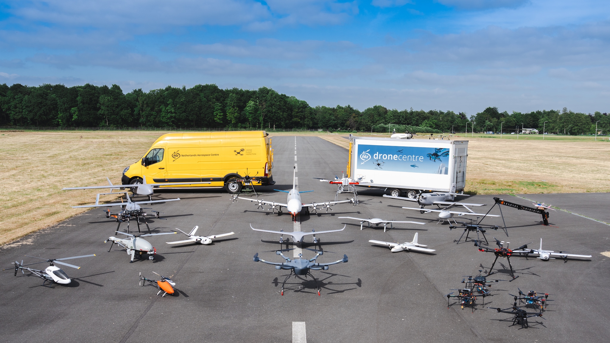 Nieuwe drone vloot foto's gemaakt tijdens QRDF show in Marknesse NOP. Fotograaf: NLR - Richard Ermoso