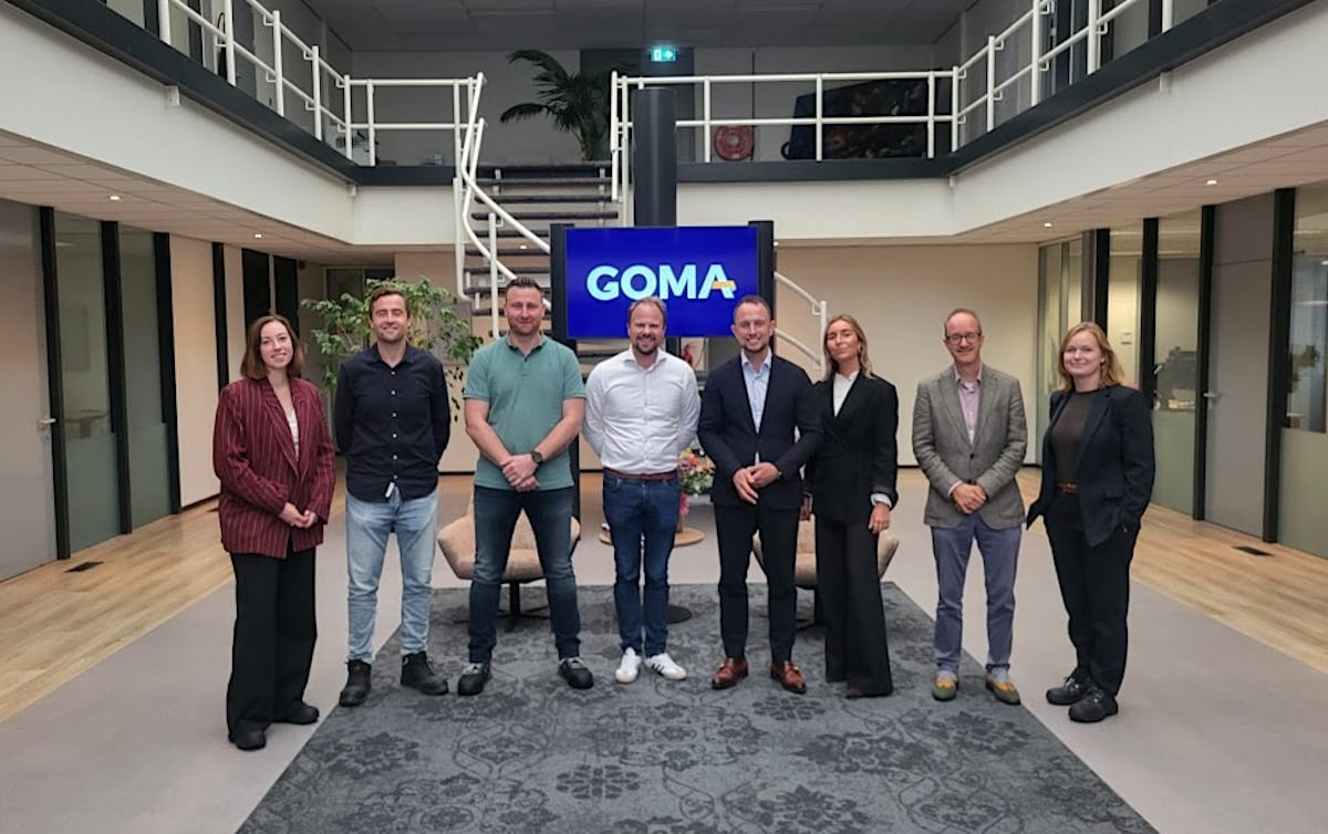 Vlnr: Anouk van de Poel FME; Henk; Tom Kreunen Goma; Bartjan van Langeveld, KickstartAI ; Daniel van der Berg JA21 Kamerlid ; Amber Rijken JA21 beleidsmedewerker ; Rogier Klimbie, KickstartAI ; Marlou Snelders FME. Foto: GOMA