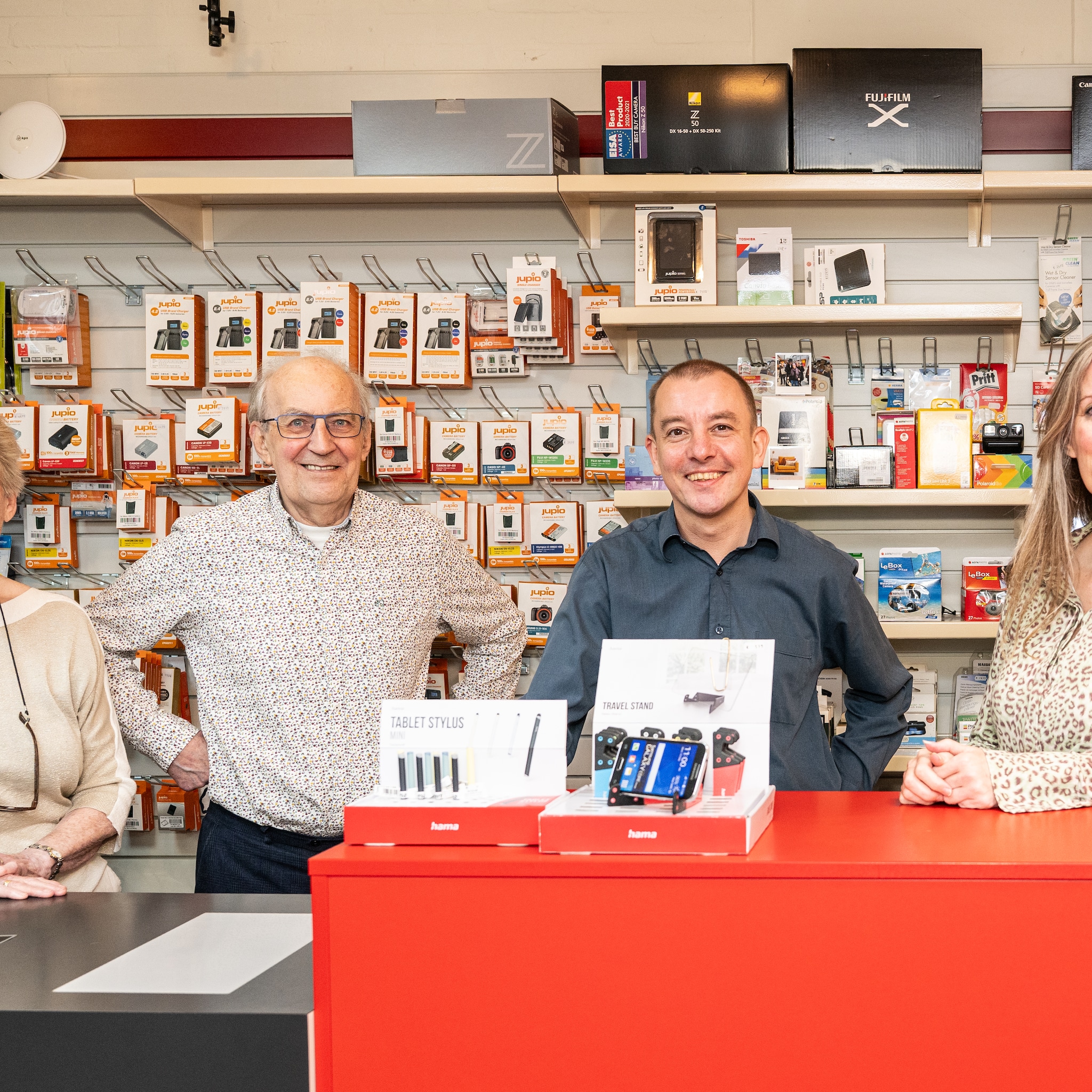 fotowinkel jan verhoeff 81 leusden blijft open