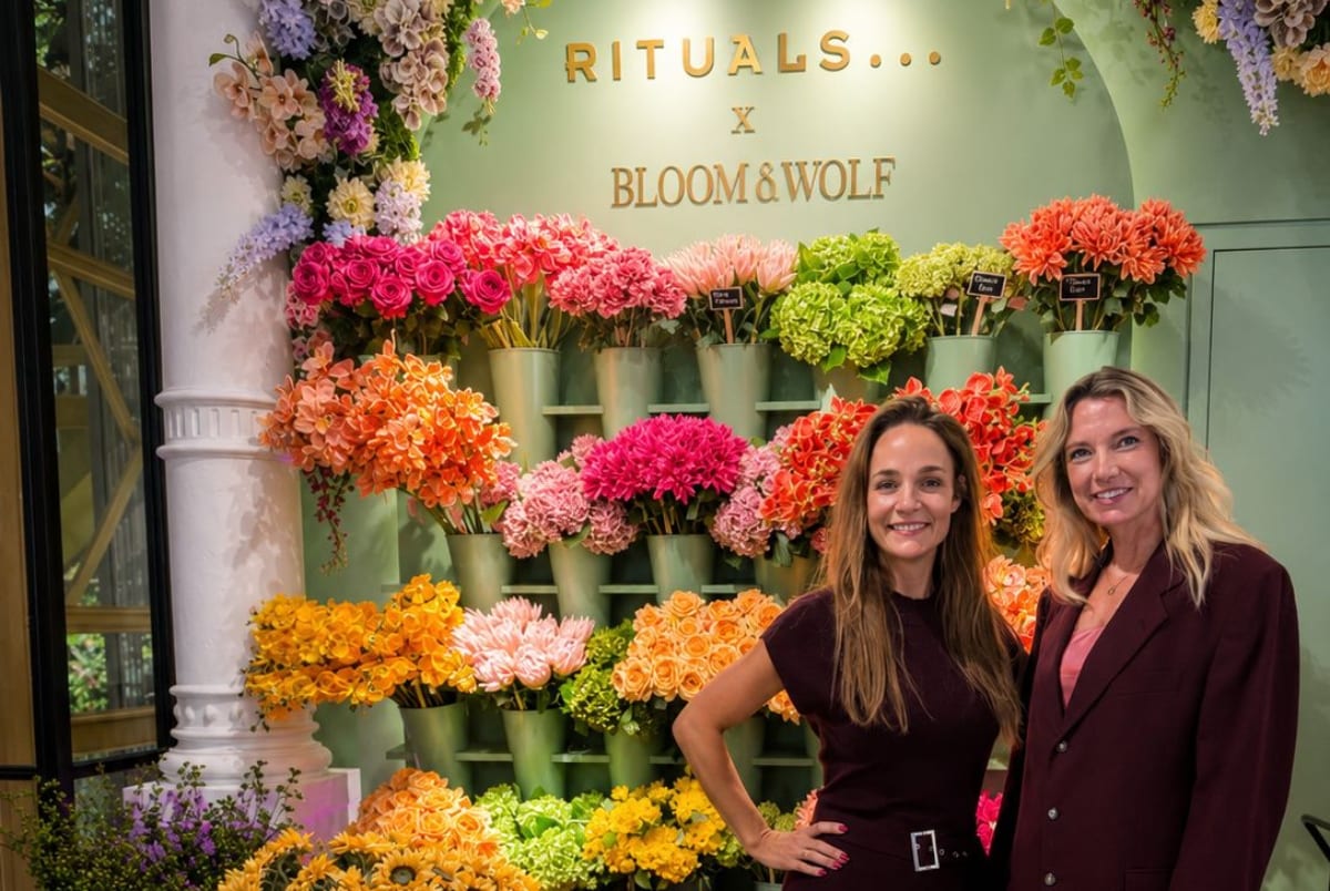 Oprichter van Bloom & Wolf Gwen van de Pas en House of Rituals Manager Ruth Uitewaal in de shop-in-shop van Bloom & Wolf en Rituals.