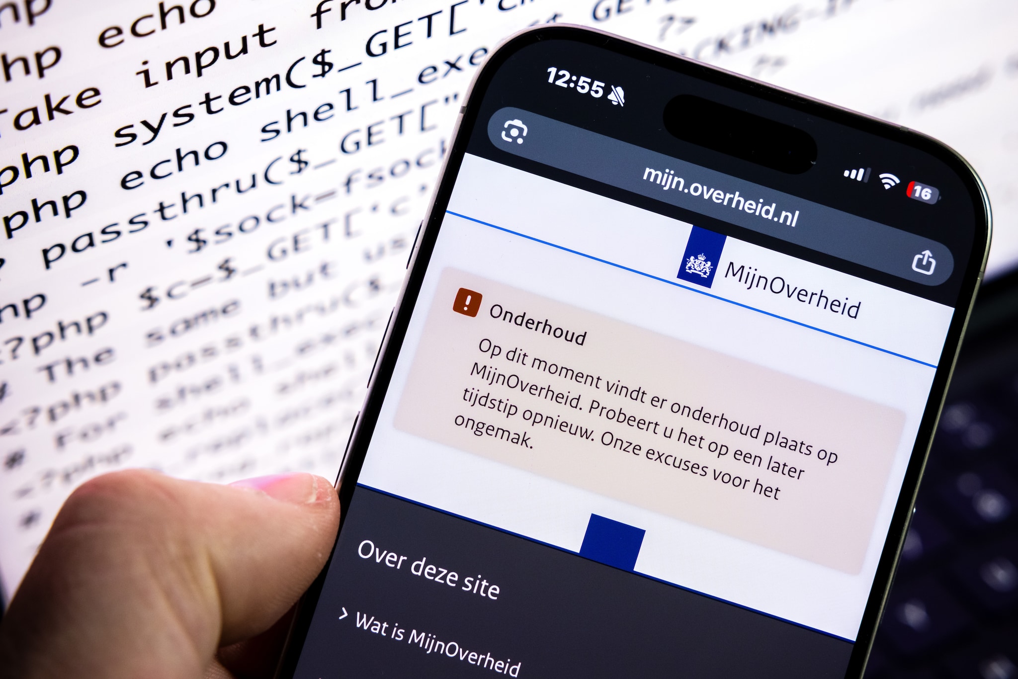 Onderhoud aan MijnOverheid. Er zijn kwetsbaarheden geconstateerd in de programmeertaal PHP, waardoor kwaadwillenden mogelijk controle kunnen krijgen over servers. Wereldwijd draait circa 70 procent van de websites op PHP of toepassingen daarvan.