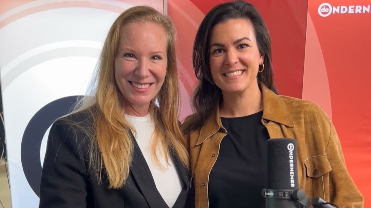 Angela Ursem (links) en Manon Fennis in de studio van De Ondernemer Live. Eigen foto