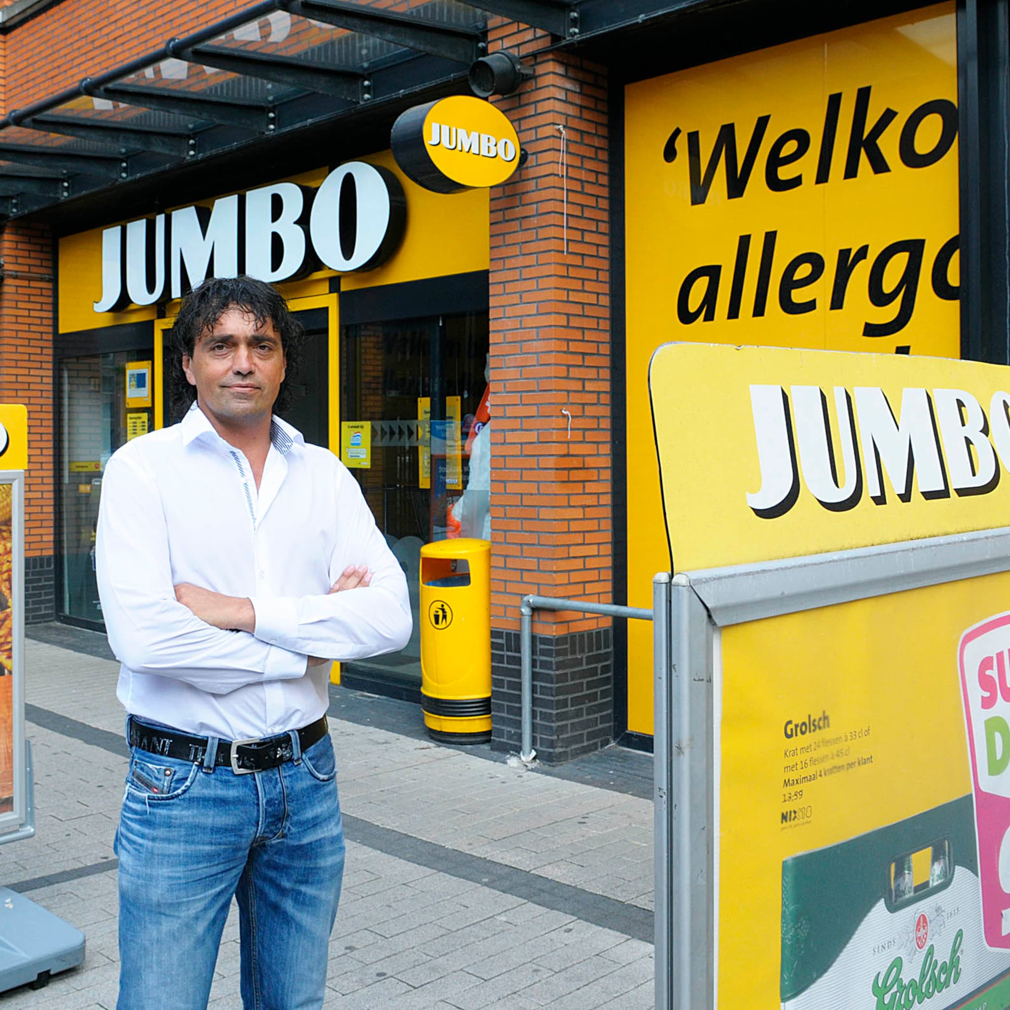 ondernemer marcel is het beu keurige dames liepen met kar vol rosbief en delicatessen weg