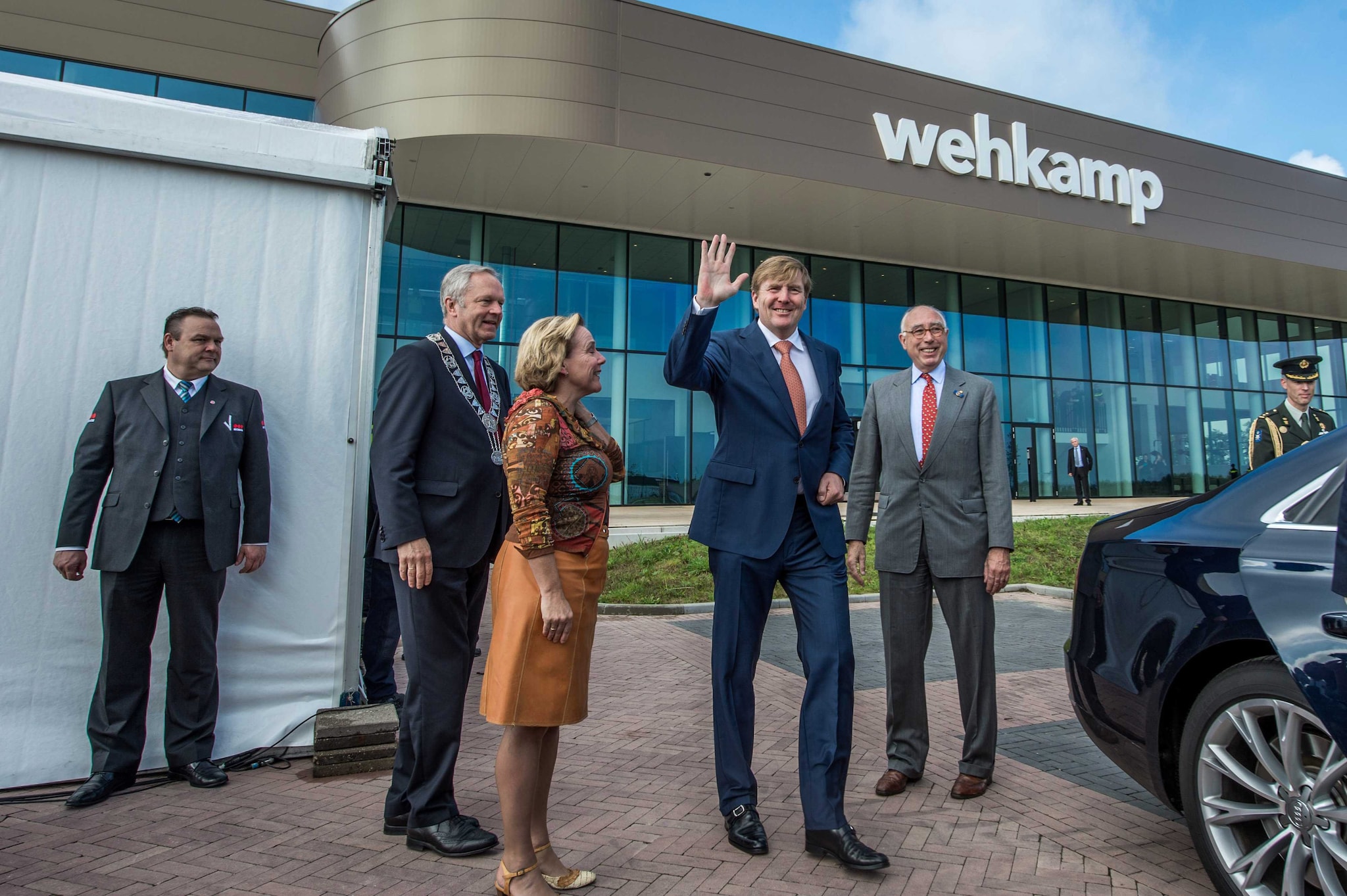 Koning Willem-Alexander bij de opening van het nieuwe distributiecentrum in Zwolle in 2015.  EPA