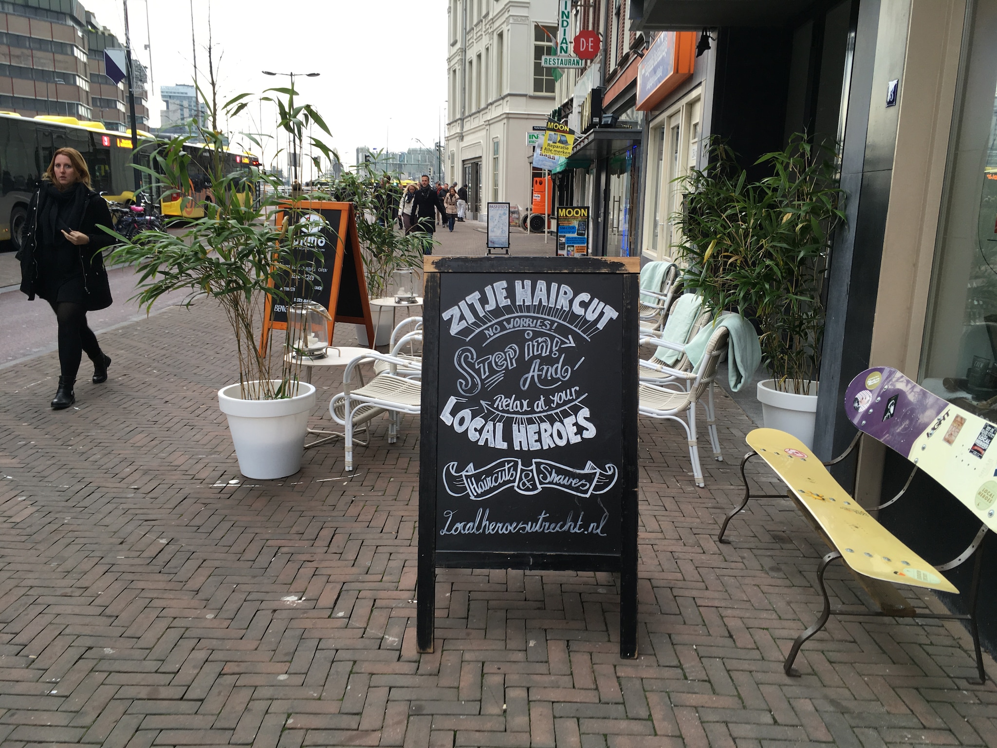 Hairsalon Local Heroes in Utrecht heeft een bijzondere slogan: 'Zit je haircut?' AD